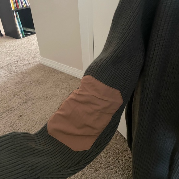 Duluth Men’s Large Sweater. Olive green with tan elbow patches - Picture 5 of 6